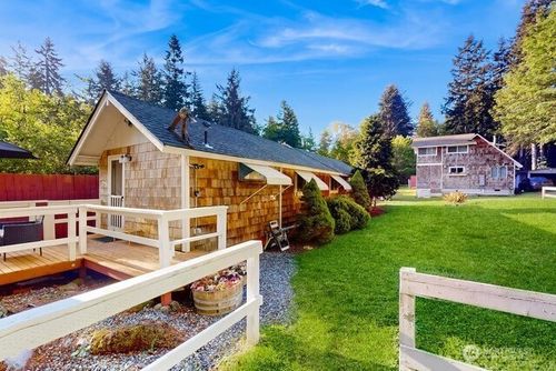 studio-5024 Saratoga Rd, Langley, WA, 98260-8425 | Card Image