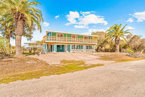 257 W Club Oak Ln, Rockport, TX, 78382-9324 | Card Image