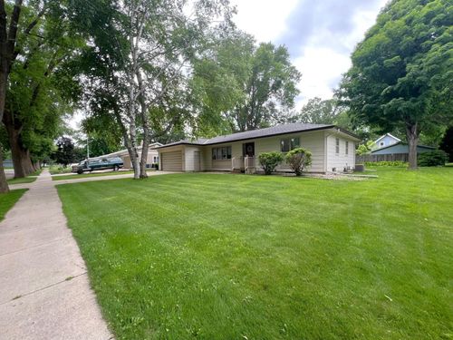 1804 7th St Sw, Willmar, MN, 56201-4029 | Card Image