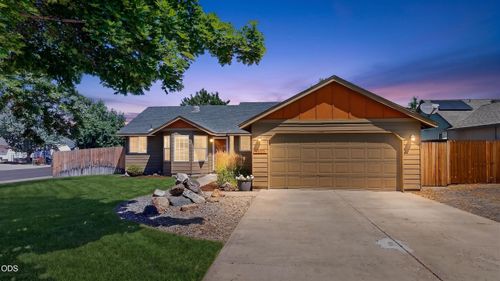 2939 Sw Reindeer Ave, Redmond, OR, 97756-8048 | Card Image