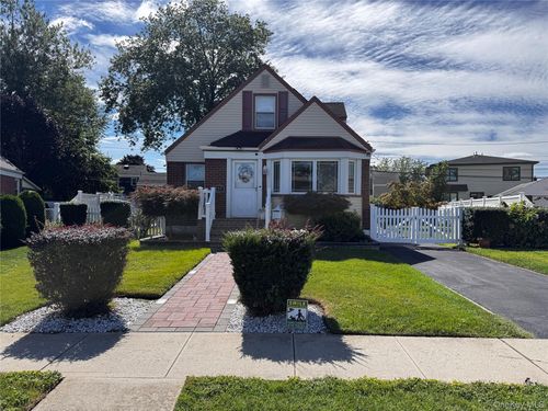 279 King St, Elmont, NY, 11003-4234 | Card Image
