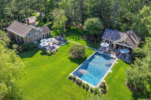 800 Lighthouse Rd, Southold, NY, 11971-2301 | Card Image