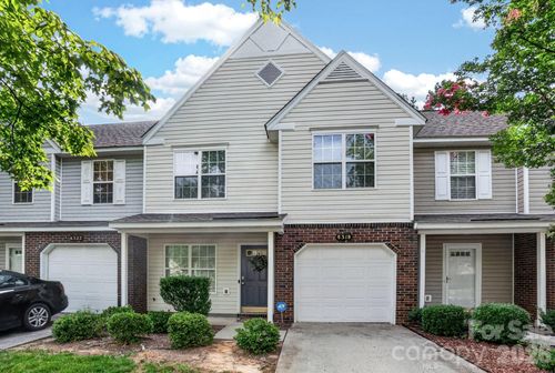 8318 Christmas Ct, Charlotte, NC, 28216-0706 | Card Image