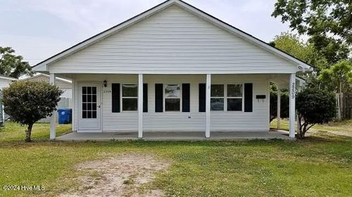 2209 Bay St, Morehead City, NC, 28557-3525 | Card Image