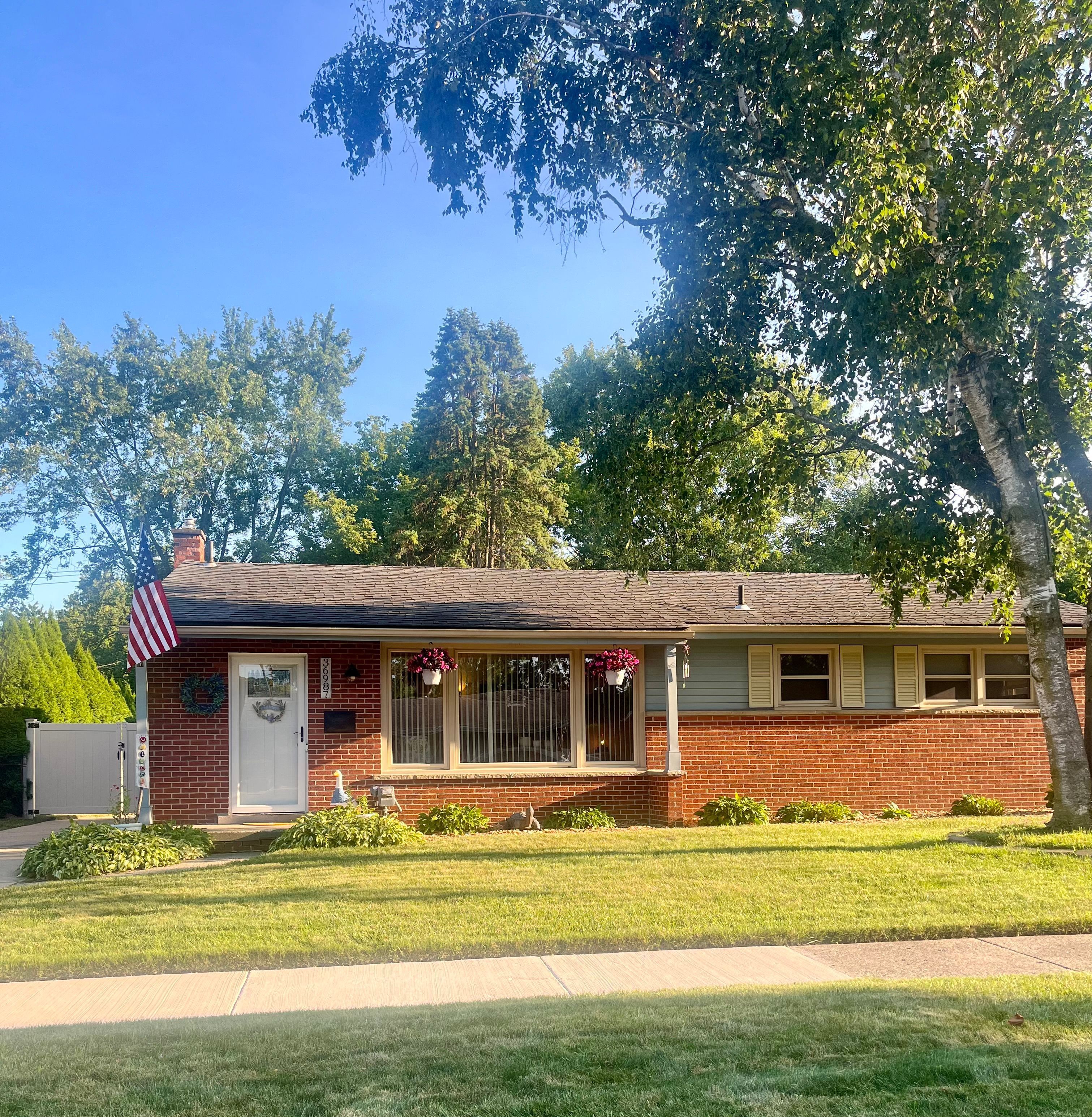Thinbark St, Wayne, MI 48184