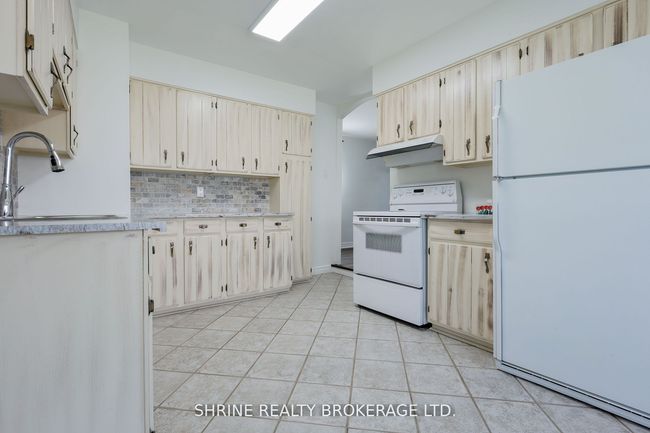 853 Queens Ave, House other with 3 bedrooms, 1 bathrooms and 2 parking in London ON | Image 6