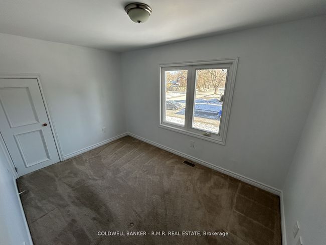 2 - 303 Muriel Ave, Home with 2 bedrooms, 1 bathrooms and 2 parking in Oshawa ON | Image 5