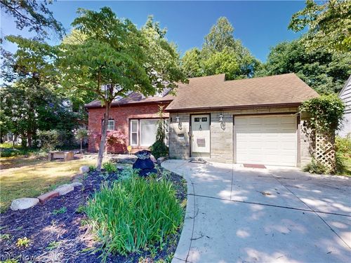 1049 Renfield Rd, Cleveland Heights, OH, 44121-2415 | Card Image