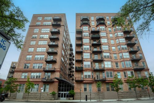 251-500 S Clinton St, Chicago, IL, 60607-4319 | Card Image