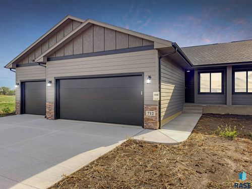 712 N Independent St, Lennox, SD, 57039-2449 | Card Image