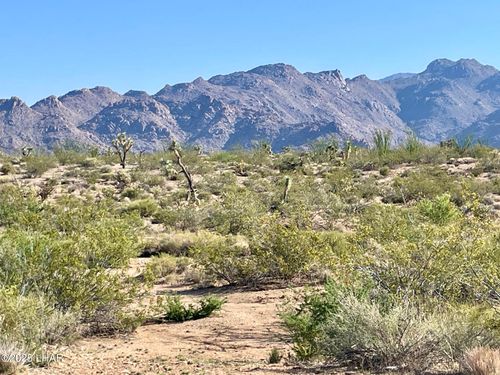 6 E Allison Dr, Yucca, AZ, 86438 | Card Image