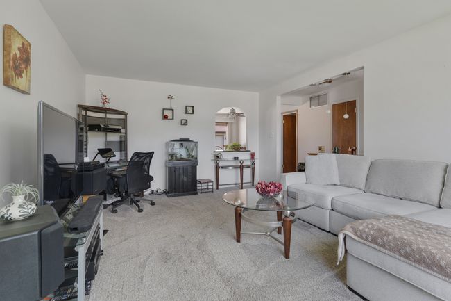 298 Fern Dr, House other with 3 bedrooms, 2 bathrooms and 2 parking in Elk Grove Village IL | Image 4