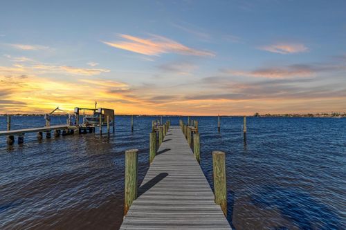 2512 Riverside Dr E, BRADENTON, FL, 34208-1747 | Card Image