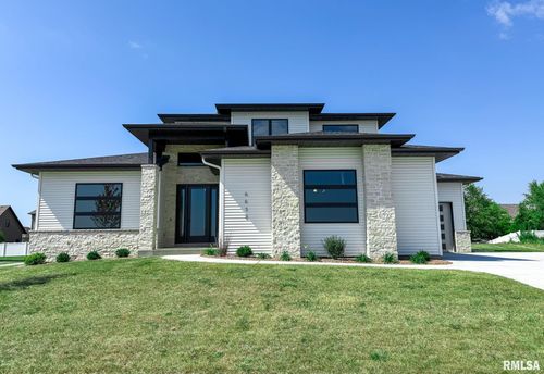 6638 Pelican St, Bettendorf, IA, 52722 | Card Image