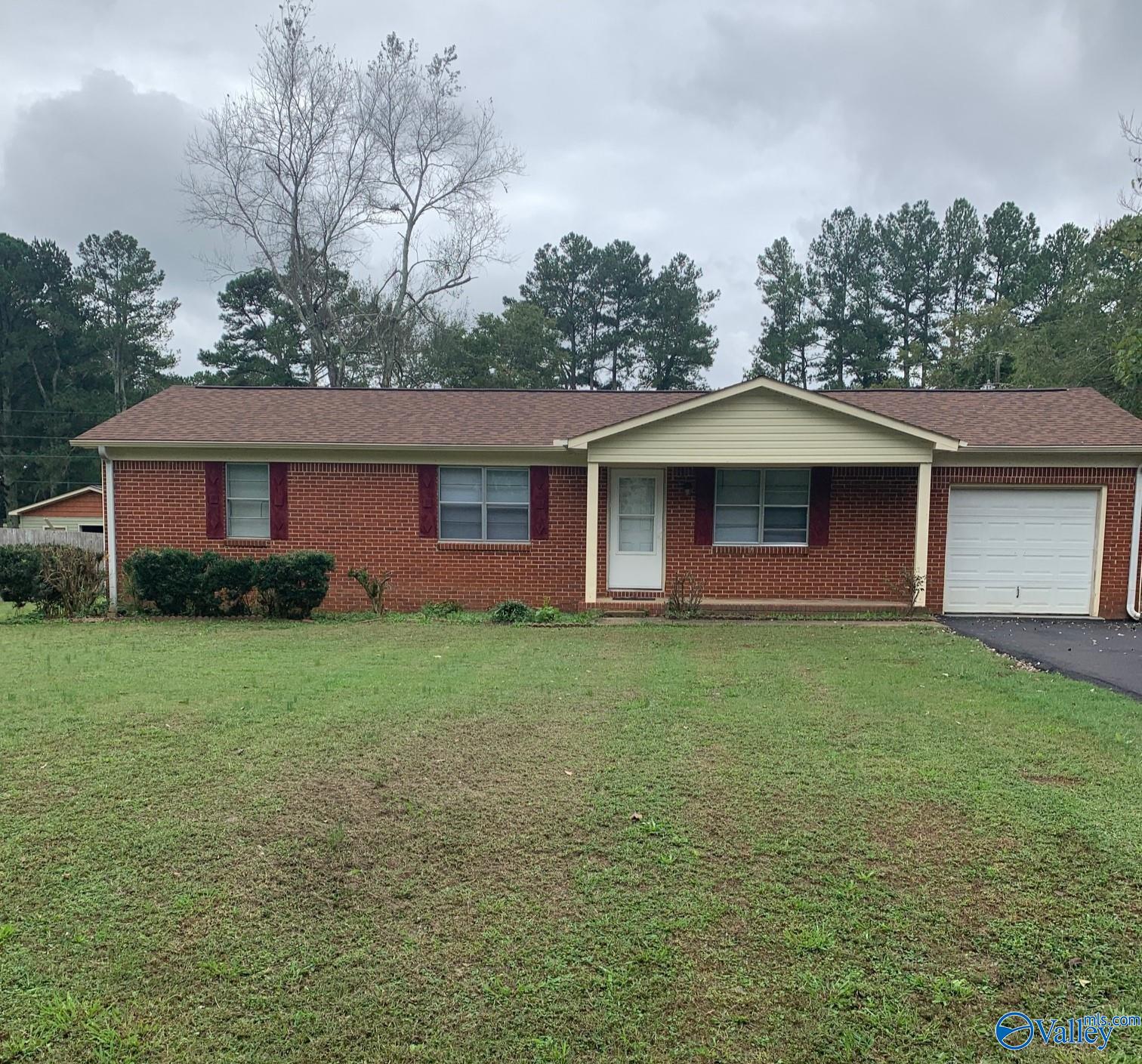 Myrtlewood Dr, Athens, AL 35614