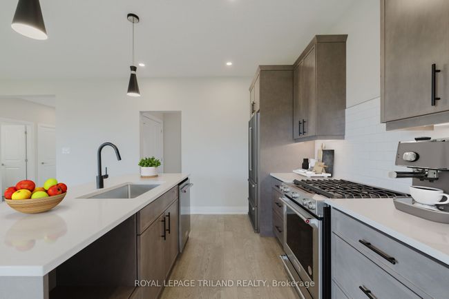 31 Allister Dr, House other with 3 bedrooms, 3 bathrooms and 4 parking in Middlesex Centre ON | Image 14