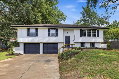 11818 E 62nd Ter, Kansas City, MO, 64133-6975 | Card Image