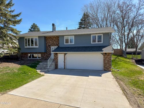 751 N 31st St, Bismarck, ND, 58501-3205 | Card Image