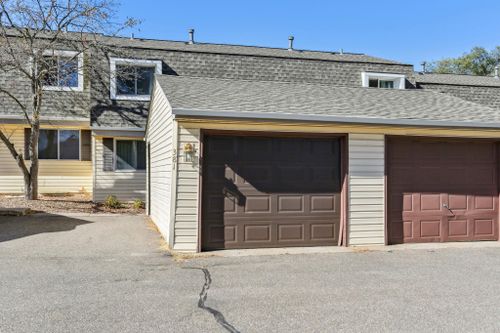 381 Pond Court S, Maplewood, MN, 55119 | Card Image