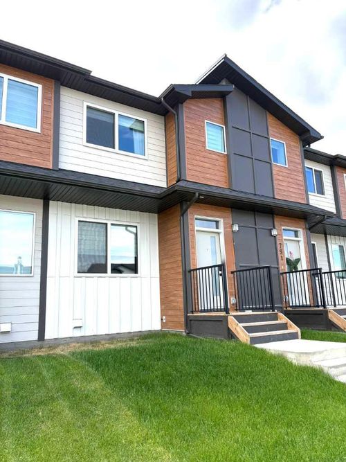 319 Wolf River Dr Se, Calgary, AB, T2X5R8 | Card Image