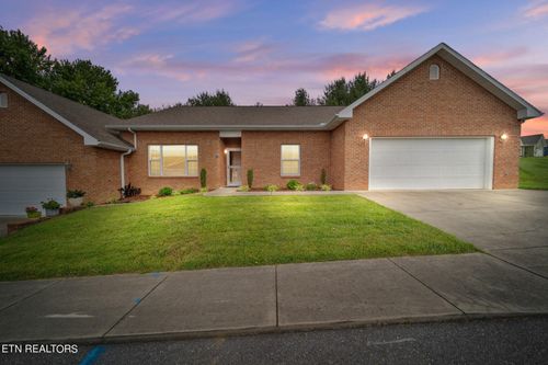 233 Radford Dr, Greeneville, TN, 37743-3823 | Card Image