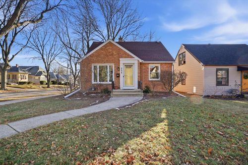 236 N 73rd St, Milwaukee, WI, 53213-3621 | Card Image