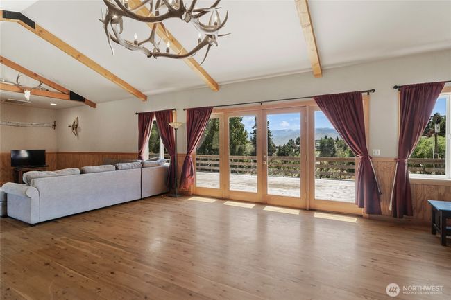 Living Room | Image 8