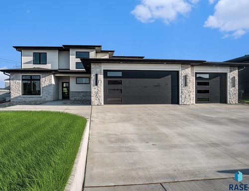 905 N Sylvan Dr, Sioux Falls, SD, 57110-4057 | Card Image