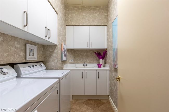 Laundry Room w/ Sink and cabinets | Image 15