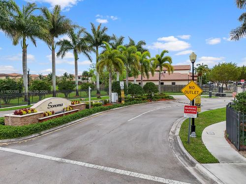 572 Se 34th Ter, Homestead, FL, 33033-7467 | Card Image