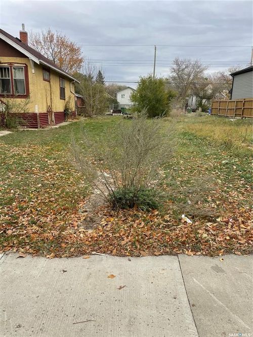 941 Robinson St, Regina, SK, S4T2M6 | Card Image