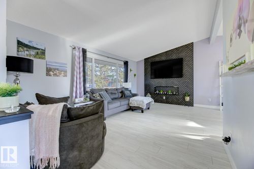 5707 89 Ave Nw, Edmonton, AB, T6B0M8 | Card Image