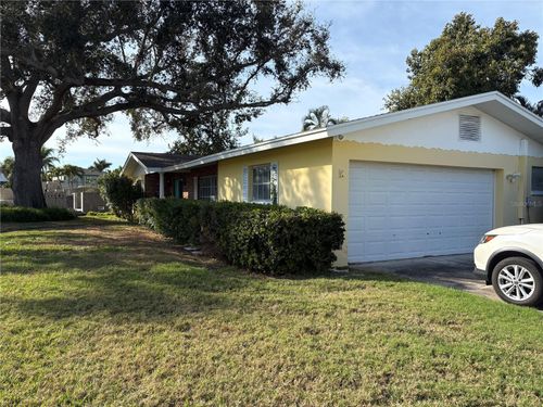498 Bayview Dr Ne, SAINT PETERSBURG, FL, 33704-2405 | Card Image