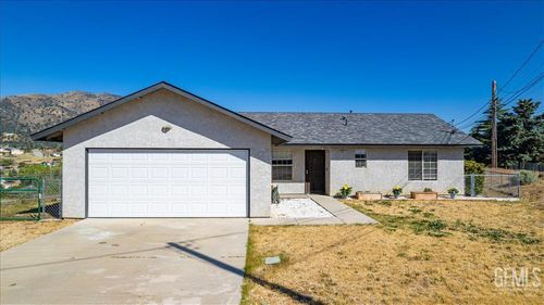 20601 Ridgecrest Dr, Tehachapi, CA, 93561-9593 | Card Image