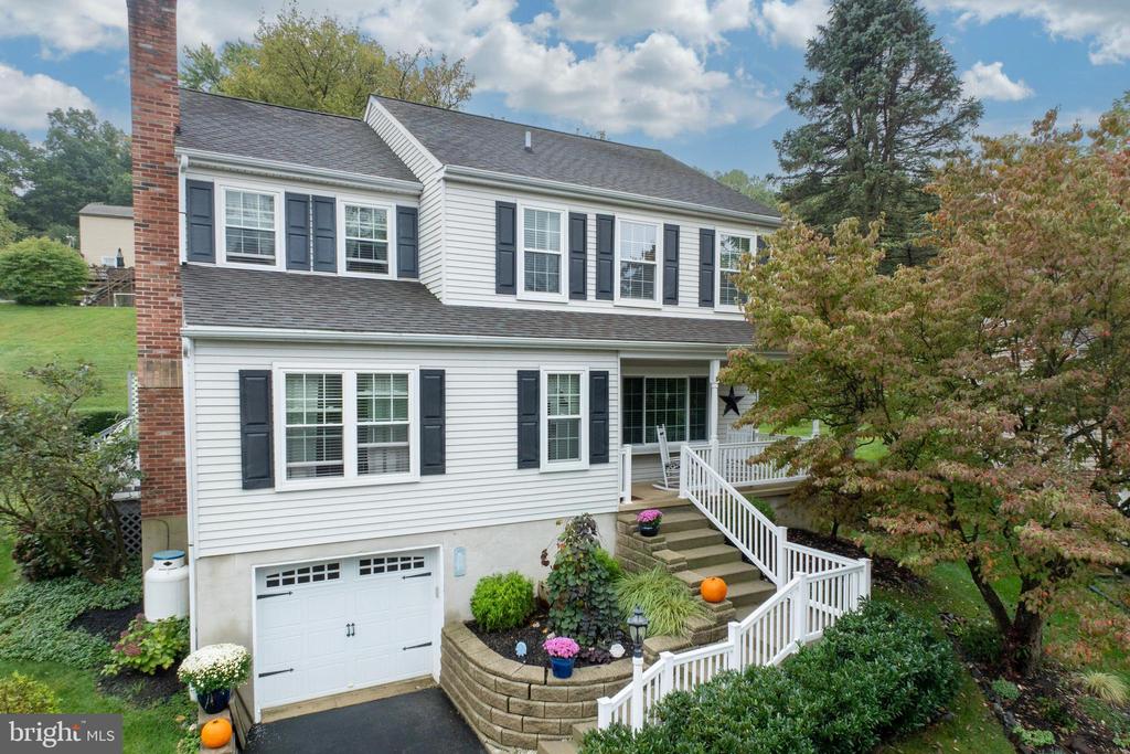 Henry Dr, Downingtown, PA 19335