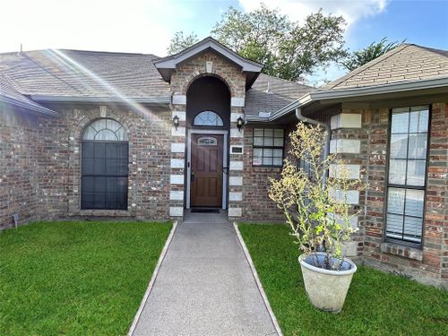 815 W Lynn Creek Drive, Arlington, TX, 76001 | Card Image