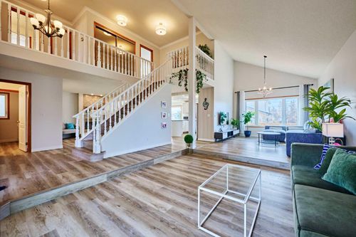 15 Hawkbury Close Nw, Calgary, AB, T3G3N2 | Card Image