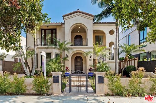 8224 W 4th St, Los Angeles, CA, 90013-1307 | Card Image