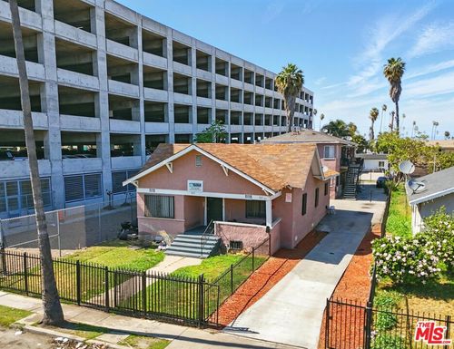 925 W 84th St, Los Angeles, CA, 90044-4865 | Card Image