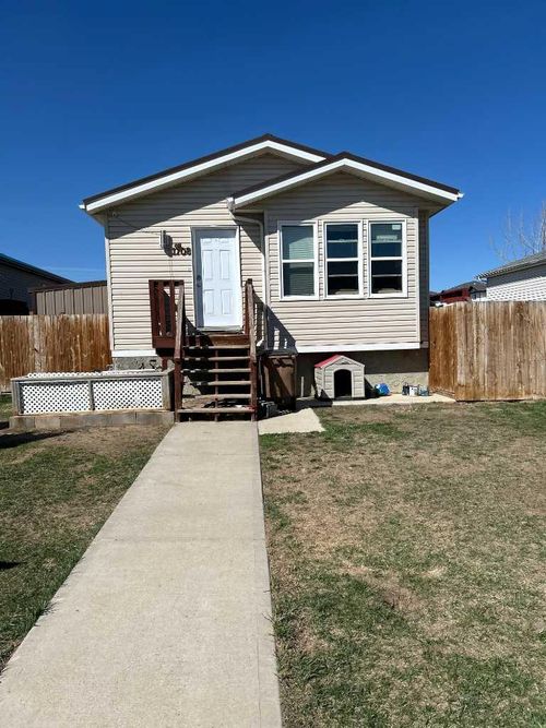 1708 2 Ave E, Brooks, AB, T1R1K3 | Card Image