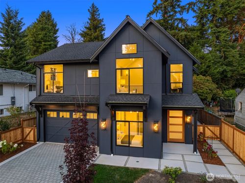 3832 32nd Ave W, Seattle, WA, 98199-1656 | Card Image