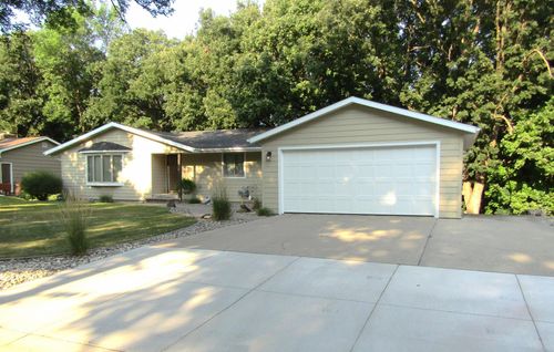 1409 Oak Dr, Montevideo, MN, 56265-1007 | Card Image