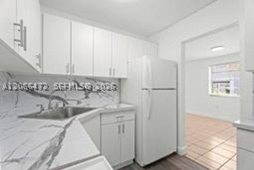 d153-17255 Sw 95th Ave, Palmetto Bay, FL, 33157-4453 | Card Image