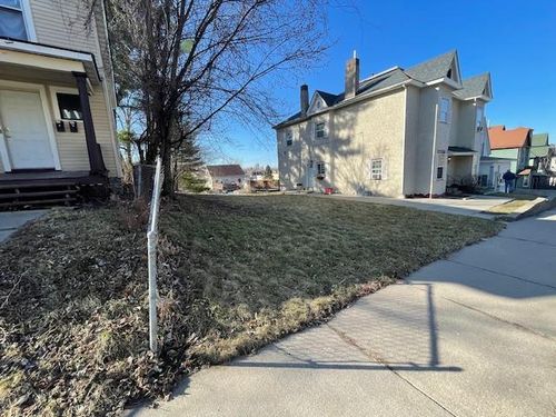 678 Lawson Ave E, Saint Paul, MN, 55106-3116 | Card Image