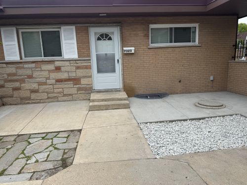7323 N Damen Ave, Chicago, IL, 60645-2411 | Card Image