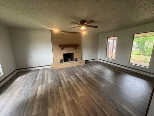 325 E Parkland Drive, Yukon, OK, 73099 | Card Image