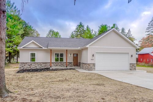 13025 Sunset Cir, Uniontown, OH, 44685-8476 | Card Image