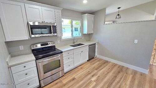 2202 W Heatherbrae Dr, Phoenix, AZ, 85015-4967 | Card Image