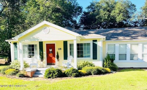115 4th St Nw, Magee, MS, 39111-3557 | Card Image