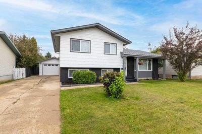 3705 55 A Ave, House detached with 3 bedrooms, 2 bathrooms and 3 parking in Lloydminster AB | Image 1